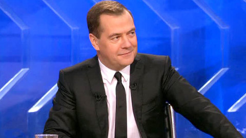 Интервью пяти телеканалам: Медведев подводит итоги работы правительства