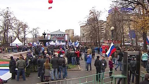 В Москве в трех митингах участвуют более 30 тысяч человек