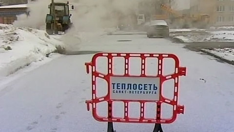 В крупном спальном районе Петербурга прорвало теплосеть