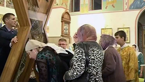 Ночной Минск встретил крест Андрея Первозванного колокольным звоном
