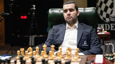 Россиянин Непомнящий обыграл украинца Иванчука на турнире Legends of Chess