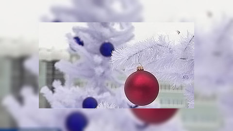 Новогодние украшения в Москве уберут к Крещению