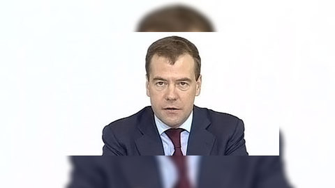 Медведев: празднование Пасхи приобщает к духовным истокам