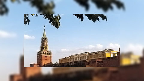 Сегодня главный государственный праздник – День России