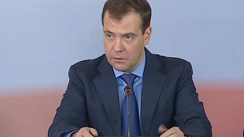 Медведев обсудит введение в России "вторых паспортов"