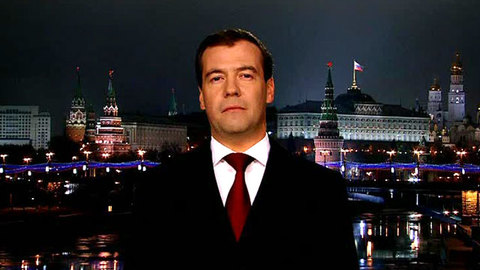 Медведев еще раз поздравил россиян. Через Twitter