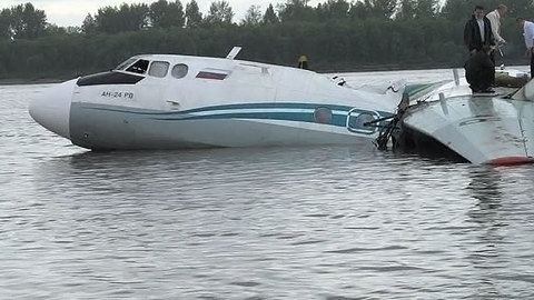 Прокуратура: упавший в Обь Ан-24 не должен был взлетать