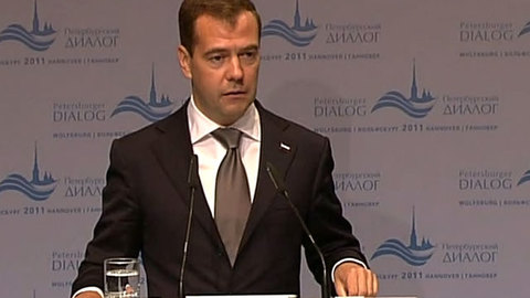 Медведев: государство должно отказаться от дотаций СМИ
