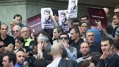 Около трех тысяч человек выступили против произвола в Тбилиси
