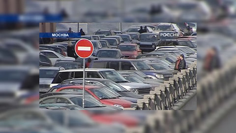 Столичные власти продолжат борьбу со стихийными парковками