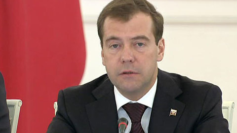 Медведев: мы не будем плодить бюрократов с мигалками