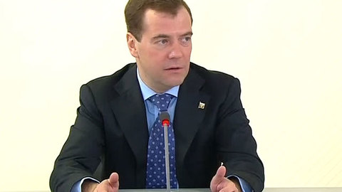 Медведев: универсальная электронная карта – социальная миссия