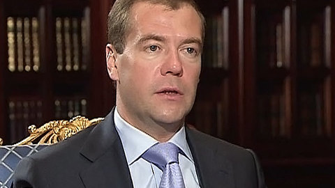 Медведев: для повышения рождаемости потребуются нетривиальные меры