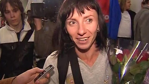 Российских легкоатлетов встретили в Москве по-чемпионски