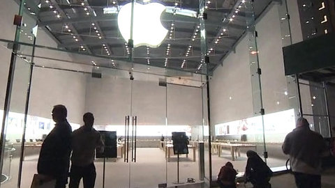 Apple закрыла свои магазины для прощания с Джобсом