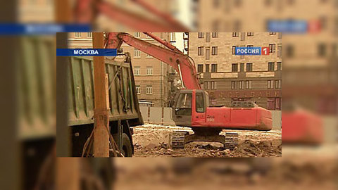 В центре Москвы сносят самовольно возведенные пристройки к зданиям