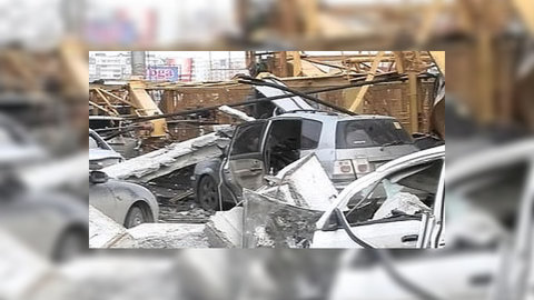 Рухнувший кран парализовал центр Красноярска