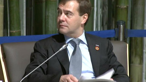 Медведев надеется на укрепление диалога между Россией и Японией
