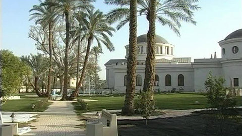 В Иерихоне Дмитрия Медведева угостили караваем