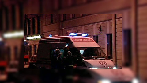 При обрушении торгового центра в Петербурге погиб человек