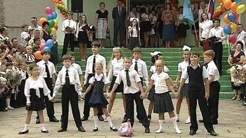 Во Владивостоке за парты сели более 5 тысяч первоклассников