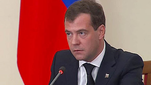 Медведев потребовал жестко пресекать несанкционированные демонстрации