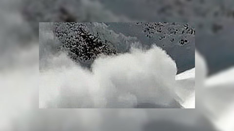 На Колыме обрушились две снежные лавины