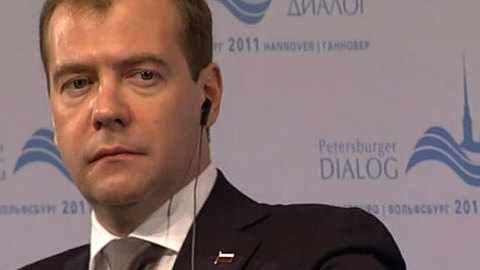 Медведев: разрыв между законом и его исполнением в России сокращается