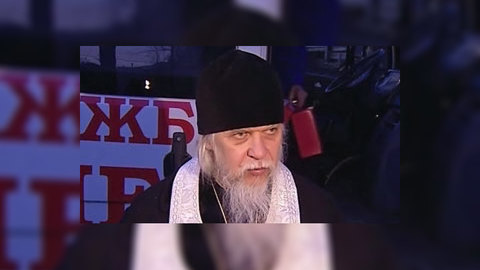 Бомжи получили пасхальные подарки