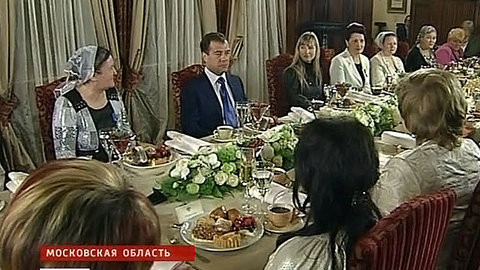 Медведев против направления материнского капитала на нужды отцов