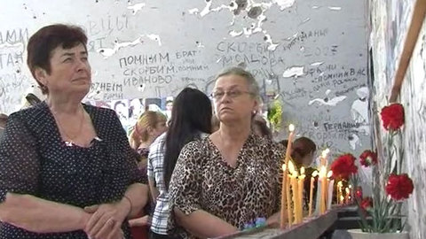 Траурные мероприятия в Беслане начались со школьного звонка