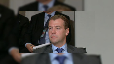 Медведев обсудил вопросы саммита G20 с Меркель и Саркози