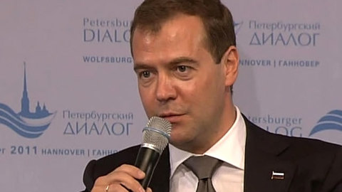 Медведев предложил Меркель рассмотреть вопрос сотрудничества в энергетике