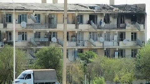В Абадане жители и военные ликвидируют последствия взрывов