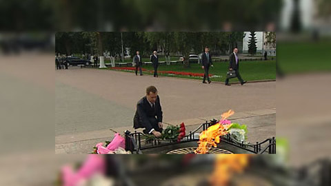 Дмитрий Медведев прогулялся по тысячелетнему Ярославлю