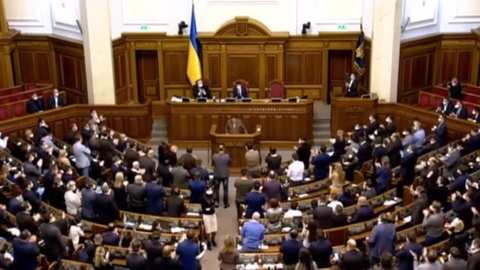 95 процентов украинцев поддержали сокращение числа депутатов Верховной рады