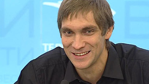 Виталий Петров продолжит карьеру гонщика в "Лотус Рено"