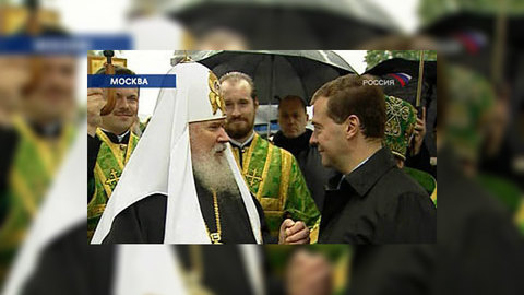 "Большой" колокол поднят на звонницу Даниловского монастыря
