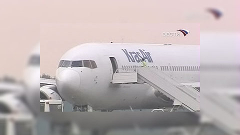"КрасЭйр" и "Сибавиатранс" начали погашать задолженность по зарплате