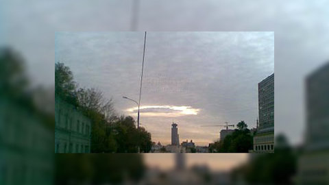 "Странное" облако ворует людей, укрывает НЛО и бьет рекорды в Интернете