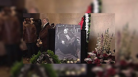 Тысячи людей пришли проститься с Гайдаром