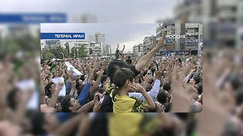 В Тегеране полиция открыла по демонстрантам огонь