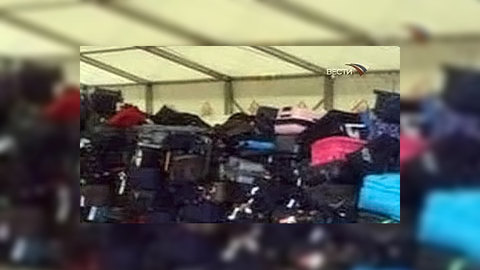 Пассажиры лондонского Хитроу напрасно ждут потерянный багаж