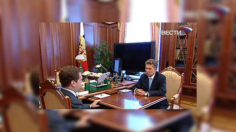 Медведев поручил "Газпрому" не менять условий газовых расчетов с Украиной