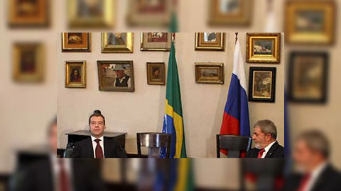 Медведев возлагает надежды на бразильских футбольных тренеров