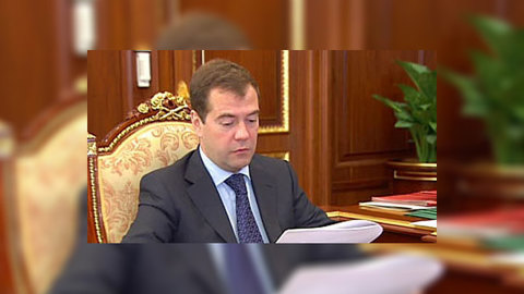 Медведев намерен разобраться с нарушениями ЕГЭ
