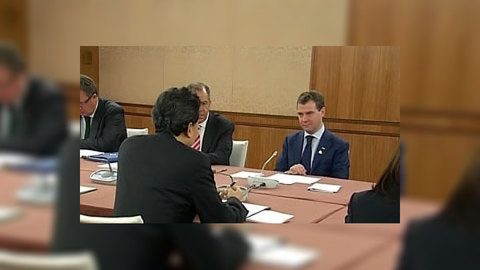 Президент РФ проводит в Сингапуре переговоры с премьером Японии