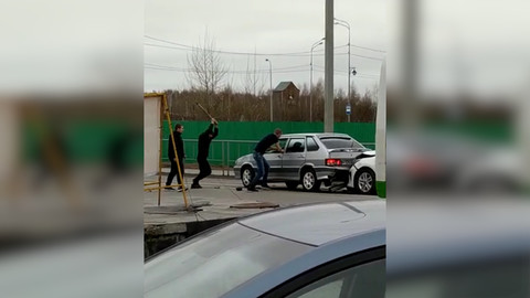 "Я был трезв": избитый виновник аварии сбежал в лес и выпил пива