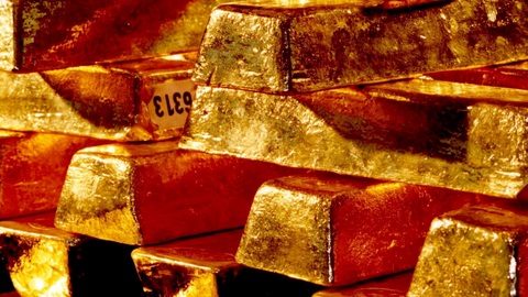 Мировые Центробанки продают золото впервые за десятилетие