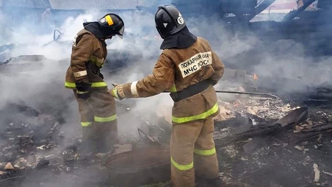 Истощенных детей нашли в задымившейся питерской квартире